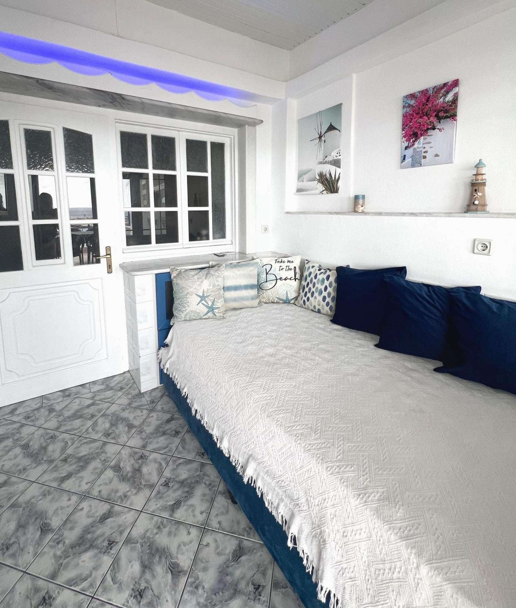 Stelios' Beachfront Retreat Ferienhaus